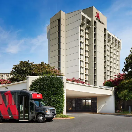 Bethesda Marriott Отели рядом с достопримечательностью «Станция метро Bethesda»