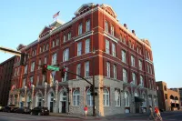 Hotel Indigo Savannah Historic District Các khách sạn gần Wright Square