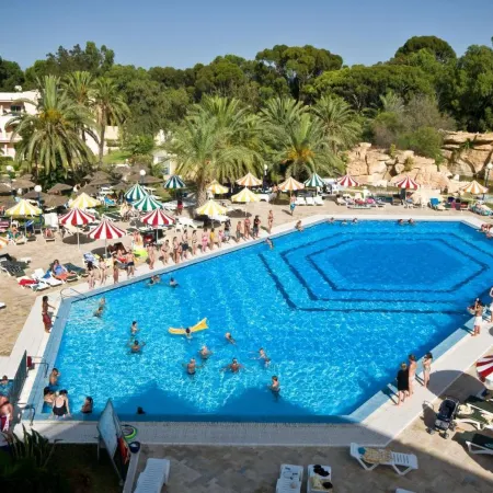 Riviera Hotel - Family Only