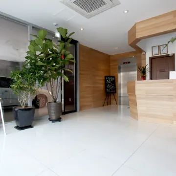 La Villa Hotel Отели рядом с достопримечательностью «Храм Чинванса»