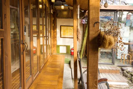 Jeonju Chuirakdang Hanok Stay Отели рядом с достопримечательностью «Hanbyeokdang Pavillion»