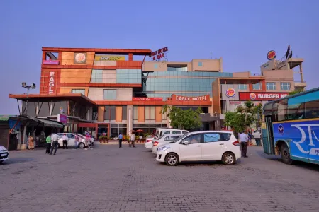 Eagle Motel Отели в г. Патиала