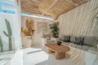 Bohemian Jogja Villas with Private Pool - parkir