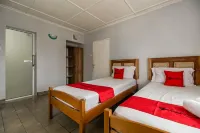 RedDoorz Near Jam Gadang Syariah Bukit Tinggi