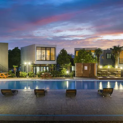 Jeju Aewol Hongsland Pension Отели рядом с достопримечательностью «Курорт и гольф-клуб Everis»
