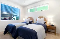 Luxico West Beach - Homestays