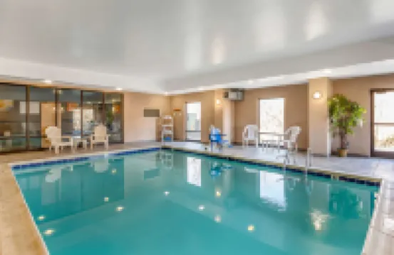 亨廷頓索斯波因特舒適套房酒店 亨廷頓酒店