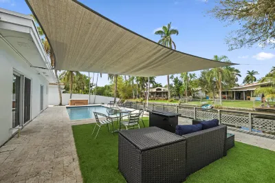 Heated Pool and Hot Tub Oasis - Spacious Family Retreat