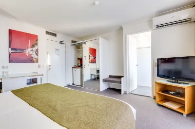 Hillcrest Apartment Hotel (Formerly Central Hillcrest Apartments) Hotels in South Brisbane