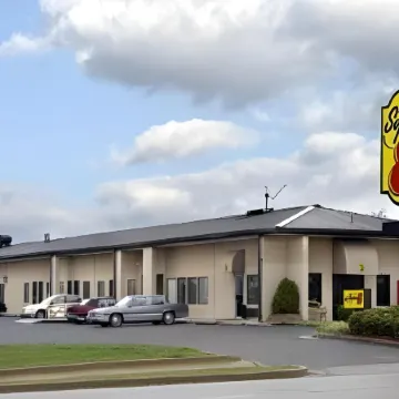 Super 8 by Wyndham Tupelo Airport
