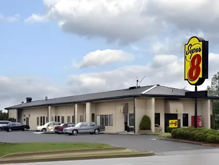 Super 8 by Wyndham Tupelo Airport