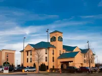 La Quinta Inn & Suites by Wyndham Louisville East Các khách sạn ở Middletown