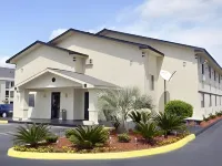 Super 8 by Wyndham Douglas Hotels in Douglas