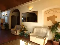 Corte Degli Estensi Hotels in Colombaro