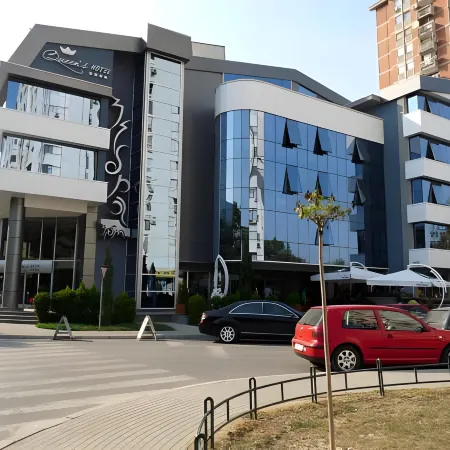 Queen's Hotel - Zebra Centre