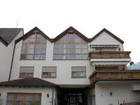 Hotel Deutsches Haus Các khách sạn gần Kapelle