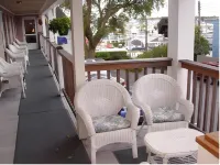 Cape Cod Harbor House Inn - 2-Star