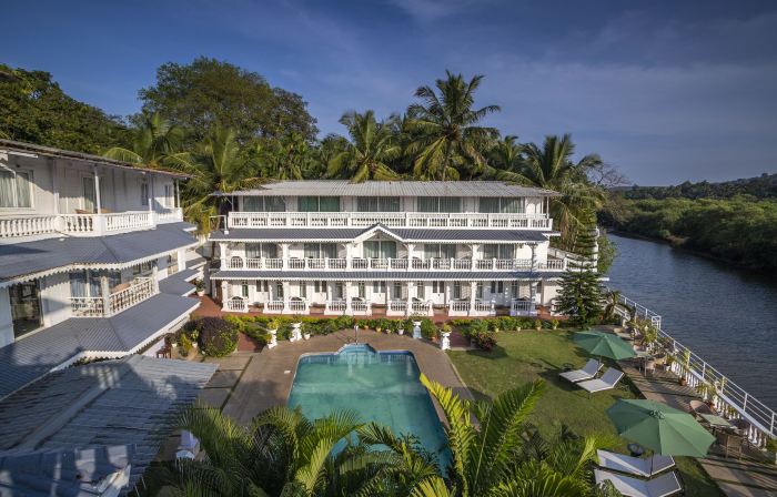 Stone Wood Riverfront Resort, Siolim