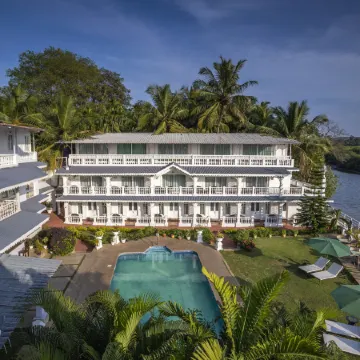 Stone Wood Riverfront Resort, Siolim
