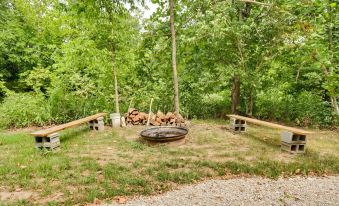 Florence Cabin w/ on-Site Creek!