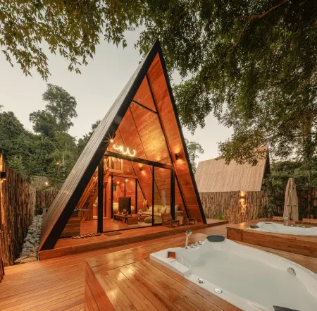 LAGÖM Village Resort Отели рядом с достопримечательностью «Тэм Чан Дао»