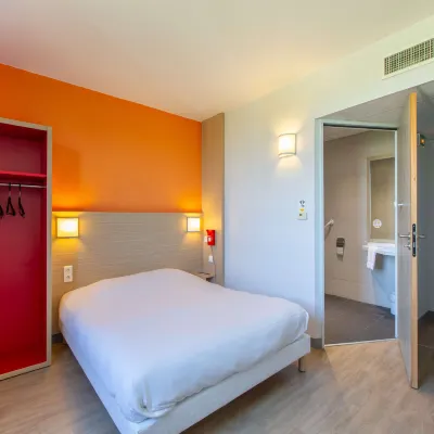 Premiere Classe Chartres Sud - Barjouville Hotels near L'Apostrophe Multimedia Library