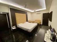 Golden Parrk