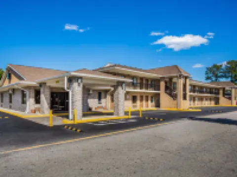 Quality Inn & Suites Hotels in Suffolk