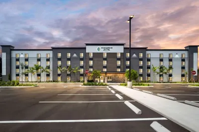 WoodSpring Suites Fort Myers - Cape Coral Hotel in zona Page Field