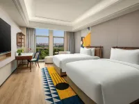 Voco Shanghai Zhangjiang by IHG (Scheduled shuttle bus to PVG & Disneyland) Hotels near Tangzhen Station