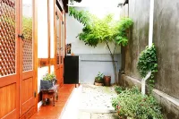 Jeonju Hanok Village under Mountain Pension