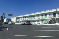 Super 8 by Wyndham Oceanside Downtown - parking