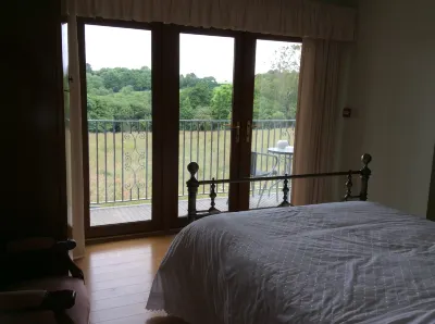 Bluebell Apartment Suite with Separate Lounge Area