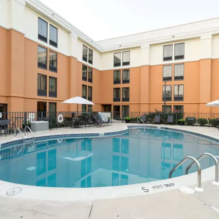 Comfort Inn & Suites Newark - Wilmington