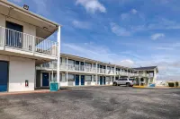 Studio 6 Denton, TX - UNT