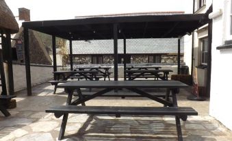 Cadgwith Cove Inn