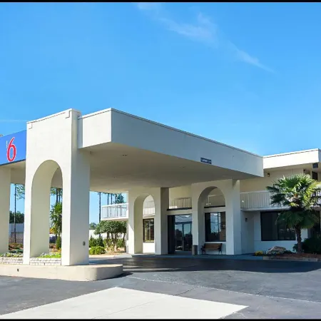 Motel 6 Newnan, GA