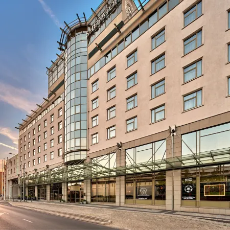 Sheraton Poznan Hotel Отели рядом с достопримечательностью «Polish Theatre»