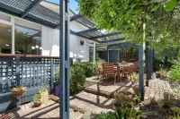Cosy Corner Hotels near Bob Pettitt Reserve Playground