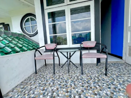 Villa Hasha 2 With Pool and Billiard Отели в г. Pacet