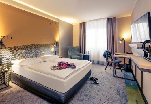 1. 머큐어 슈투트가..