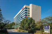 Hilton Greenville Các khách sạn gần Roper Mountain Science Center