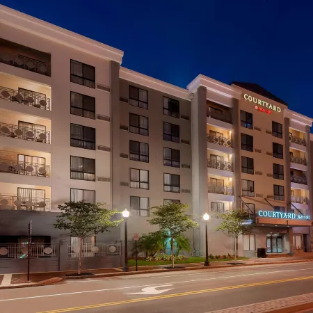 Courtyard Tampa Downtown Отели рядом с достопримечательностью «Бейсбольный стадион Леджент Филдс»