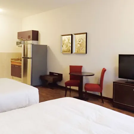 Days Inn & Suites by Wyndham Fort Saskatchewan