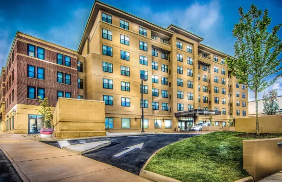 夏律第鎮市中心居家酒店