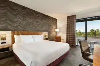 La Quinta Inn & Suites by Wyndham Santa Rosa Sonoma Hotels in Sonoma County
