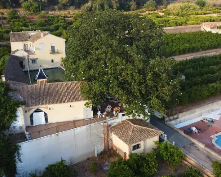 Complete, Spacious House, with Pool and Surrounded by Nature Hotels in Ribera Alta