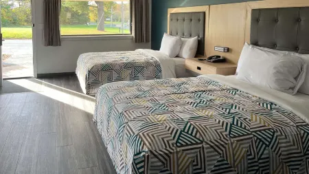 Motel 6 East Windsor, NJ - Hightstown Отели рядом с достопримечательностью «Педди Скул»