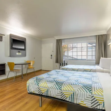 Motel 6 San Jose, CA - Convention Center Отели рядом с достопримечательностью «Спортивный комплекс «SAP-центр»»