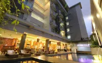 Crystal Lotus Hotel Yogyakarta - Pools